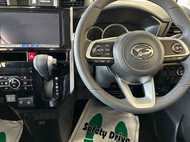 トールカスタムＧ　ターボ２ＷＤ　スマートアシスト（ダイハツ予防安全機能）　クルーズコントロール　オートライト／エアコン　純正ナビ／ドラレコ　パノラマモニター　ＥＴＣ　両側パワースライドドア　ＬＥＤヘッドランプ／フォグランプ（秋田県）の中古車