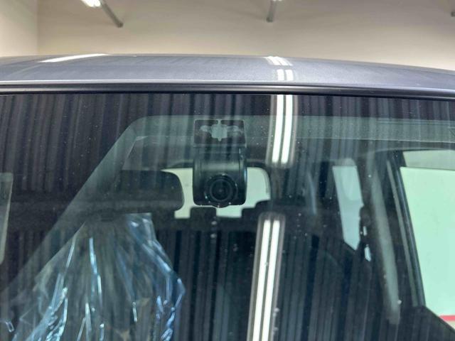 トールカスタムＧ　ターボ２ＷＤ　スマートアシスト（ダイハツ予防安全機能）　クルーズコントロール　オートライト／エアコン　純正ナビ／ドラレコ　パノラマモニター　ＥＴＣ　両側パワースライドドア　ＬＥＤヘッドランプ／フォグランプ（秋田県）の中古車