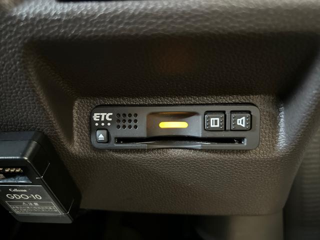 フリードＧ・ホンダセンシング４ＷＤ　オートライト／エアコン　純正ナビ　バックカメラ　ステアリングスイッチ　クルーズコントロール　ＥＣＴ　運転席・助手席シートヒータースイッチ　両側パワースライドドア　純正リモコンエンスタ（秋田県）の中古車