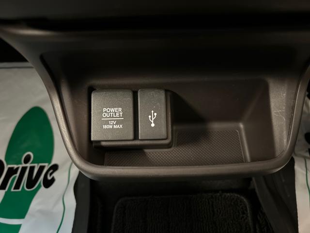 フリードＧ・ホンダセンシング４ＷＤ　オートライト／エアコン　純正ナビ　バックカメラ　ステアリングスイッチ　クルーズコントロール　ＥＣＴ　運転席・助手席シートヒータースイッチ　両側パワースライドドア　純正リモコンエンスタ（秋田県）の中古車
