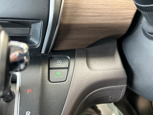 フリードＧ・ホンダセンシング４ＷＤ　オートライト／エアコン　純正ナビ　バックカメラ　ステアリングスイッチ　クルーズコントロール　ＥＣＴ　運転席・助手席シートヒータースイッチ　両側パワースライドドア　純正リモコンエンスタ（秋田県）の中古車