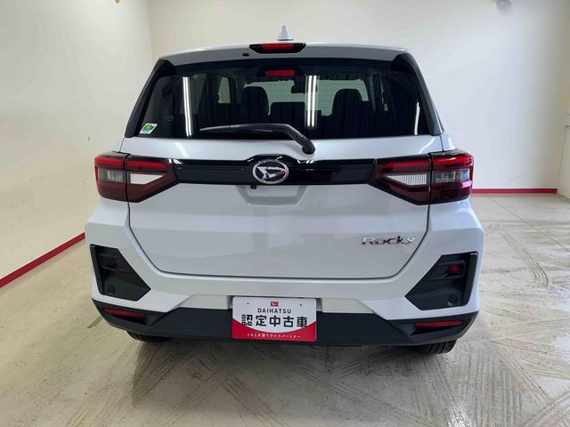 ロッキープレミアムＧ４ＷＤ　スマートアシスト（ダイハツ予防安全機能）　サイドエアバッグ　クルーズコントロール　オートライト／エアコン　運転席・助手席シートヒーター　ＬＥＤヘッドランプ／フォグランプ（秋田県）の中古車