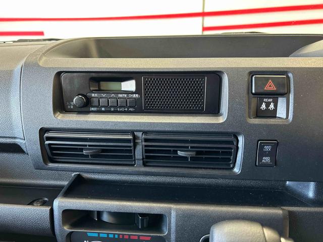 ハイゼットカーゴＤＸ４ＷＤ　スマートアシスト（ダイハツ予防安全機能）　オートライト　マニュアルエアコン　リヤヒーター　ＡＭ／ＦＭラジオ　ハロゲンヘッドランプ　キーレスエントリー　ハロゲンヘッドランプ（秋田県）の中古車