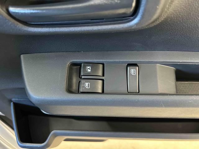 ハイゼットカーゴＤＸ４ＷＤ　スマートアシスト（ダイハツ予防安全機能）　オートライト　マニュアルエアコン　リヤヒーター　ＡＭ／ＦＭラジオ　ハロゲンヘッドランプ　キーレスエントリー　ハロゲンヘッドランプ（秋田県）の中古車