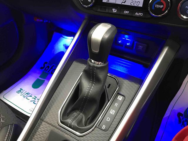 ロッキープレミアムＧ　ＨＥＶ２ＷＤ　スマートアシスト（ダイハツ予防安全機能）　クルーズコントロール　純正ナビ　オートライト／エアコン　運転席・助手席シートヒーター　ＬＥＤヘッドランプ／フォグ　チルトステアリング／シートリフター（秋田県）の中古車