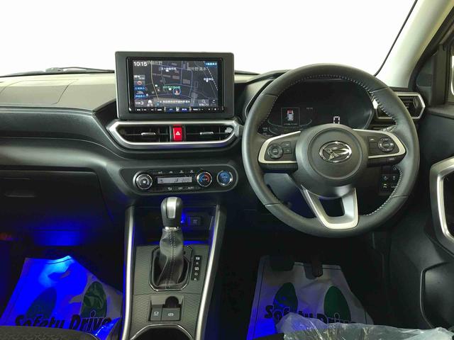 ロッキープレミアムＧ　ＨＥＶ２ＷＤ　スマートアシスト（ダイハツ予防安全機能）　クルーズコントロール　純正ナビ　オートライト／エアコン　運転席・助手席シートヒーター　ＬＥＤヘッドランプ／フォグ　チルトステアリング／シートリフター（秋田県）の中古車
