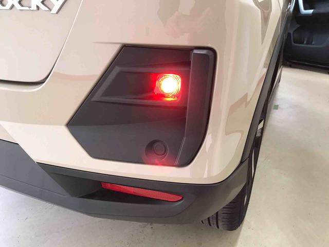 ロッキープレミアムＧ　ＨＥＶ２ＷＤ　スマートアシスト（ダイハツ予防安全機能）　クルーズコントロール　純正ナビ　オートライト／エアコン　運転席・助手席シートヒーター　ＬＥＤヘッドランプ／フォグ　チルトステアリング／シートリフター（秋田県）の中古車