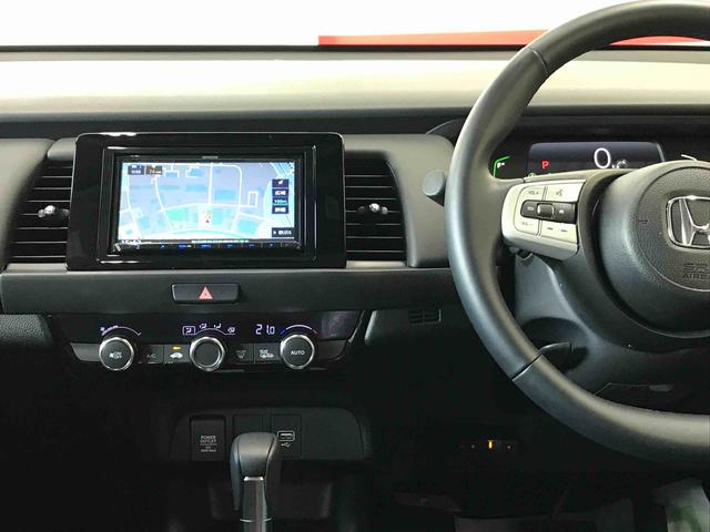フィットｅ：ＨＥＶホーム４ＷＤ　Aftermarketナビ　バックカメラ　ＥＴＣ　オートエアコン／ライト　ＬＥＤヘッドライト　クルーズコントロール　Aftermarketドライブレコーダー　電動格納ドアミラー　サイドエアバック　チルトステアリング（秋田県）の中古車