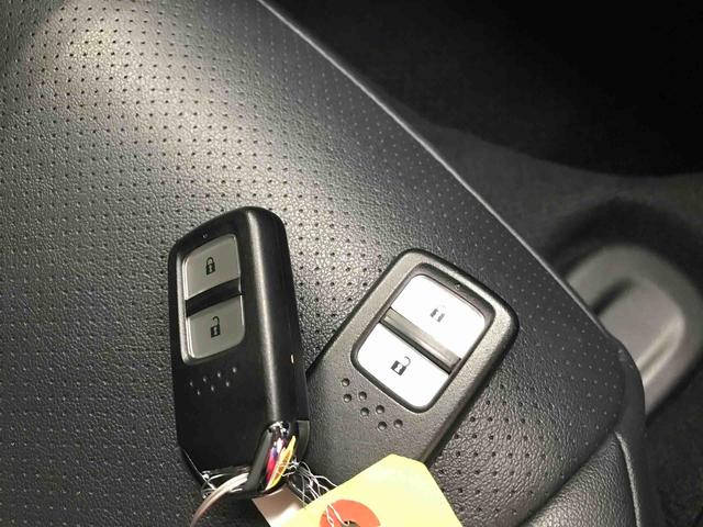 フィットｅ：ＨＥＶホーム４ＷＤ　Aftermarketナビ　バックカメラ　ＥＴＣ　オートエアコン／ライト　ＬＥＤヘッドライト　クルーズコントロール　Aftermarketドライブレコーダー　電動格納ドアミラー　サイドエアバック　チルトステアリング（秋田県）の中古車