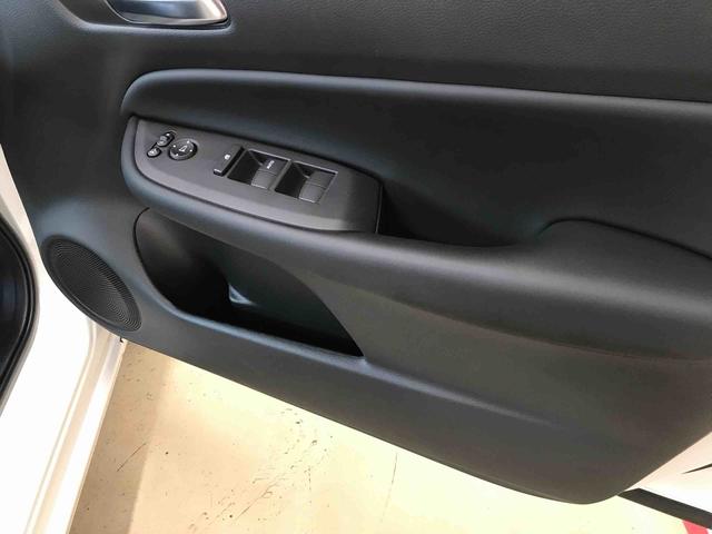 フィットｅ：ＨＥＶホーム４ＷＤ　Aftermarketナビ　バックカメラ　ＥＴＣ　オートエアコン／ライト　ＬＥＤヘッドライト　クルーズコントロール　Aftermarketドライブレコーダー　電動格納ドアミラー　サイドエアバック　チルトステアリング（秋田県）の中古車