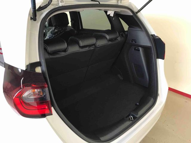 フィットｅ：ＨＥＶホーム４ＷＤ　Aftermarketナビ　バックカメラ　ＥＴＣ　オートエアコン／ライト　ＬＥＤヘッドライト　クルーズコントロール　Aftermarketドライブレコーダー　電動格納ドアミラー　サイドエアバック　チルトステアリング（秋田県）の中古車