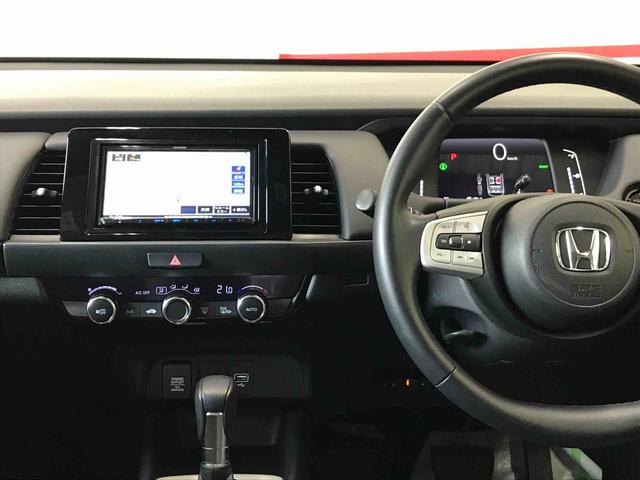フィットｅ：ＨＥＶホーム４ＷＤ　ナビ　バックカメラ　オートエアコン／ライト　ＬＥＤヘッドライト　電動格納ドアミラー　ドライブレコーダー　クルーズコントロール　ＥＴＣ　チルトステアリング　運転席シートリフター　ホンダセンシング（秋田県）の中古車