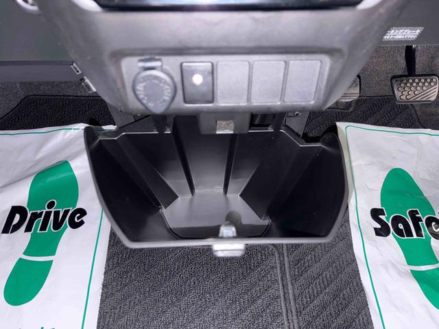 トールカスタムＧ４ＷＤ　純正ナビ　バックカメラ　オートエアコン／ライト／電動ドアミラー　ＬＥＤヘッドライト／フォグランプ　両側電動スライドドア　ＥＴＣ　ＴＶコントロールキット　クルーズコントロール（秋田県）の中古車