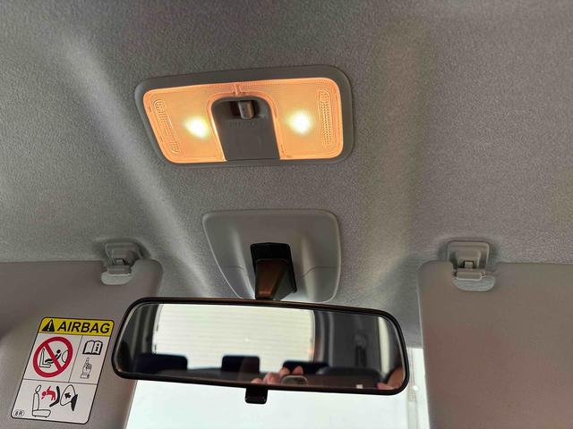 トールカスタムＧ４ＷＤ　純正ナビ　バックカメラ　オートエアコン／ライト／電動ドアミラー　ＬＥＤヘッドライト／フォグランプ　両側電動スライドドア　ＥＴＣ　ＴＶコントロールキット　クルーズコントロール（秋田県）の中古車