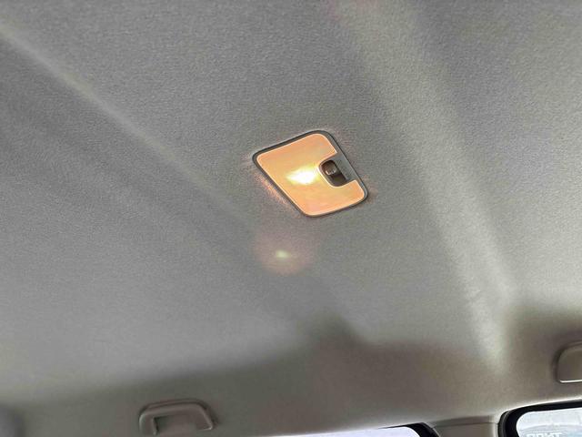 トールカスタムＧ４ＷＤ　純正ナビ　バックカメラ　オートエアコン／ライト／電動ドアミラー　ＬＥＤヘッドライト／フォグランプ　両側電動スライドドア　ＥＴＣ　ＴＶコントロールキット　クルーズコントロール（秋田県）の中古車