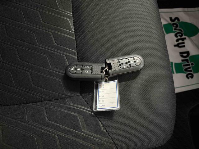 トールカスタムＧ４ＷＤ　純正ナビ　バックカメラ　オートエアコン／ライト／電動ドアミラー　ＬＥＤヘッドライト／フォグランプ　両側電動スライドドア　ＥＴＣ　ＴＶコントロールキット　クルーズコントロール（秋田県）の中古車