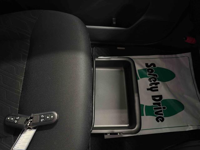 トールカスタムＧ４ＷＤ　純正ナビ　バックカメラ　オートエアコン／ライト／電動ドアミラー　ＬＥＤヘッドライト／フォグランプ　両側電動スライドドア　ＥＴＣ　ＴＶコントロールキット　クルーズコントロール（秋田県）の中古車