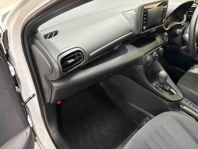 ヤリスX4WD ナビ ETC オートライト オートハイビーム ハロゲンヘッドライト バックカメラ クルーズコントロール フロントシールドディアイサー マニュアルエアコン 運転席シートリフター(秋田県)の中古車