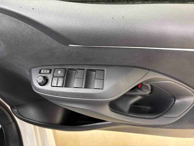 ヤリスX4WD ナビ ETC オートライト オートハイビーム ハロゲンヘッドライト バックカメラ クルーズコントロール フロントシールドディアイサー マニュアルエアコン 運転席シートリフター(秋田県)の中古車