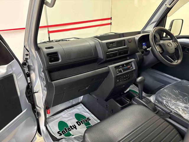 ハイゼットトラックスタンダード電子4WD 純正ラジオ(AM・FM) ハロゲンヘッドライト マニュアルエアコン オートライト/ハイビーム コーナーセンサー ストロング防錆 VSC(横滑り防止機能) スマートアシスト(予防安全装置)(秋田県)の中古車