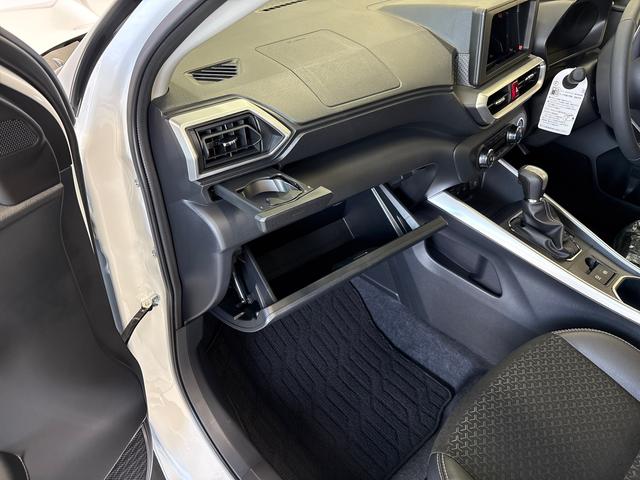 ロッキープレミアムＧ　ＨＥＶＬＥＤヘッドライト／ＬＥＤフォグランプ　クルーズコントオール　オート電動格納ドアミラー　電動パーキングブレーキ　運転席・助手席シートヒーター　リヤフォグランプ　サイドエアバック（秋田県）の中古車