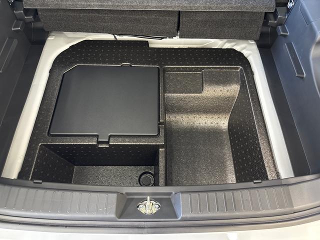 ロッキープレミアムＧ　ＨＥＶＬＥＤヘッドライト／ＬＥＤフォグランプ　クルーズコントオール　オート電動格納ドアミラー　電動パーキングブレーキ　運転席・助手席シートヒーター　リヤフォグランプ　サイドエアバック（秋田県）の中古車