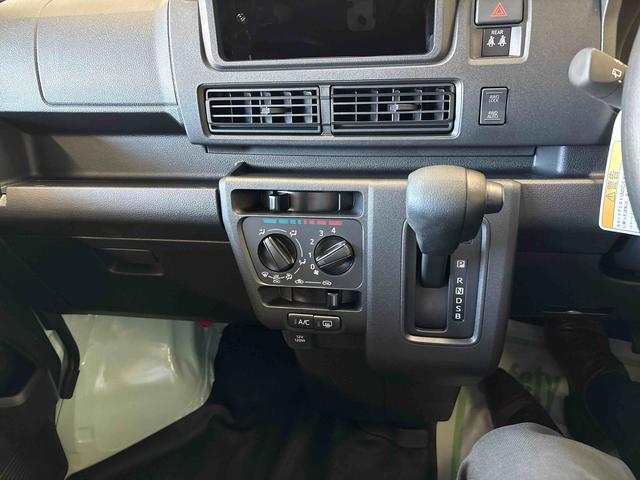ハイゼットカーゴＤＸ電子４ＷＤ　マニュアルエアコン　ＬＥＤヘッドライト／フォグランプ　コーナーセンサ−　キーレスエントリー　オートライト／ハイビーム　パワーウィンドウ　スマートアシスト（予防安全装置）（秋田県）の中古車