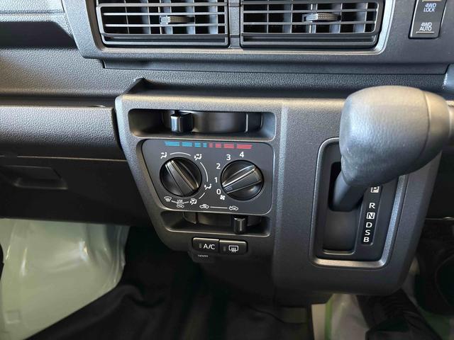 ハイゼットカーゴＤＸ電子４ＷＤ　マニュアルエアコン　ＬＥＤヘッドライト／フォグランプ　コーナーセンサ−　キーレスエントリー　オートライト／ハイビーム　パワーウィンドウ　スマートアシスト（予防安全装置）（秋田県）の中古車