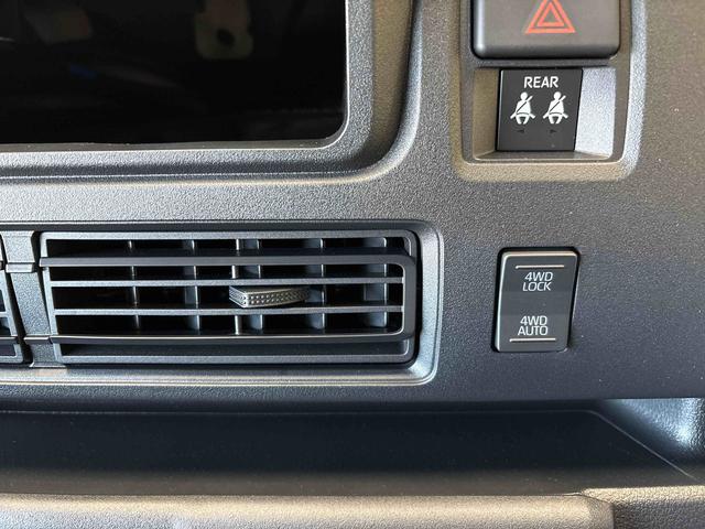 ハイゼットカーゴＤＸ電子４ＷＤ　マニュアルエアコン　ＬＥＤヘッドライト／フォグランプ　コーナーセンサ−　キーレスエントリー　オートライト／ハイビーム　パワーウィンドウ　スマートアシスト（予防安全装置）（秋田県）の中古車