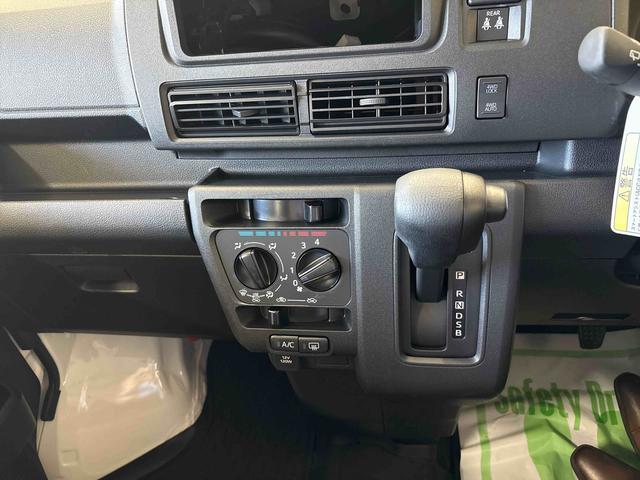ハイゼットカーゴスペシャル電子４ＷＤ　マニュアルエアコン　ハロゲンヘッドライト　コーナーセンサー　ＶＳＣ（横滑り防止機能）　パワーウィンドウ　オートライト／ハイビーム　スマートアシスト（予防安全装置）（秋田県）の中古車