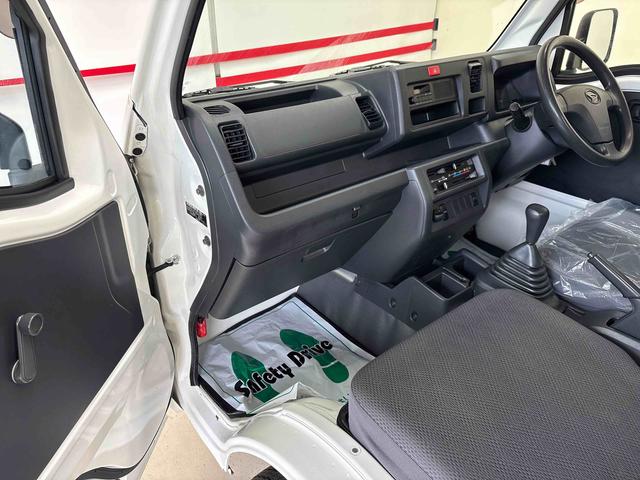 ハイゼットトラックスタンダードパートタイム4WD 純正ラジオ(AM・FM) ハロゲンヘッドライト ストロング防錆 マニュアルエアコン(秋田県)の中古車