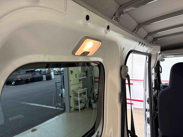 ハイゼットカーゴDX電子4WD 純正ラジオ(AM・FM) キーレスエントリー マニュアルエアコン ハロゲンヘッドライト コーナーセンサー オートライト/ハイビーム エコアイドル(秋田県)の中古車