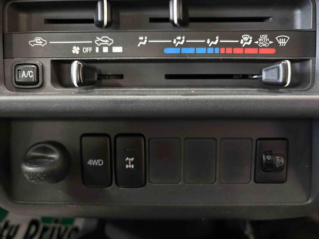 ハイゼットトラックEXTパートタイム4WD 純正CD マニュアルエアコン ハロゲンヘッドライト/フォグランプ キーレスエントリー デフロック 荷台作業灯 ストロング防錆 パワーウィンドウ テールゲートチェーン(秋田県)の中古車