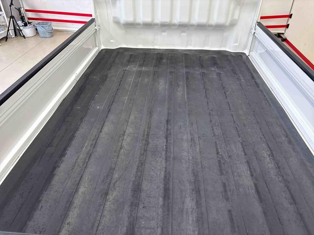 ハイゼットトラックEXTパートタイム4WD 純正CD マニュアルエアコン ハロゲンヘッドライト/フォグランプ キーレスエントリー デフロック 荷台作業灯 ストロング防錆 パワーウィンドウ テールゲートチェーン(秋田県)の中古車