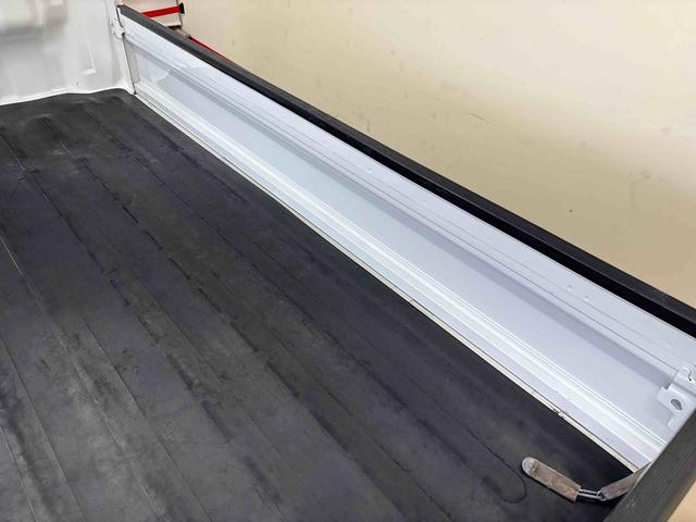 ハイゼットトラックEXTパートタイム4WD 純正CD マニュアルエアコン ハロゲンヘッドライト/フォグランプ キーレスエントリー デフロック 荷台作業灯 ストロング防錆 パワーウィンドウ テールゲートチェーン(秋田県)の中古車