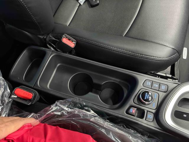ヤリスクロスハイブリッドＧ４ＷＤ　衝突安全防止機能　ディスプレイオーディオ　バックカメラ　クルーズコントロール　オートエアコン／ライト　ハロゲンヘッドランプ　ドラレコ（前後）　ＥＴＣ　チルトステアリング　シートリフター（秋田県）の中古車