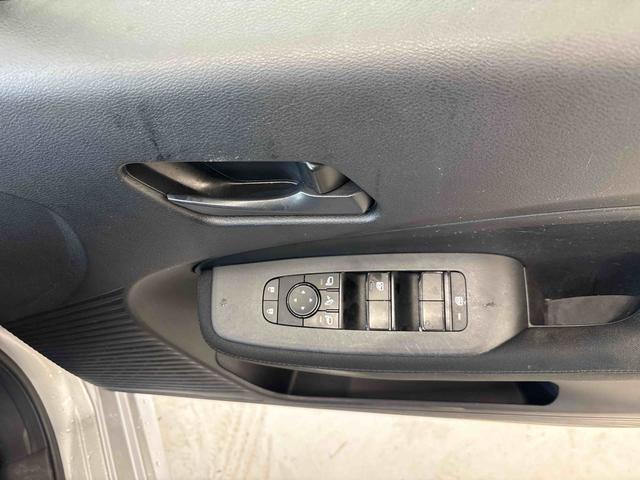 ノートＳ　ＦＯＵＲ４ＷＤ　ナビ（社外品）　ＥＴＣ　ハロゲンヘッドライト　電動パーキングブレーキ　オートエアコン／ライト　電動格納ドアミラー　ハンドルヒーター　運転席・助手席シートヒーター　チルトステアリング（秋田県）の中古車