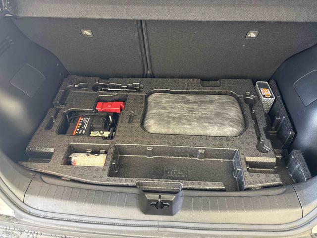 ノートＳ　ＦＯＵＲ４ＷＤ　ナビ（社外品）　ＥＴＣ　ハロゲンヘッドライト　電動パーキングブレーキ　オートエアコン／ライト　電動格納ドアミラー　ハンドルヒーター　運転席・助手席シートヒーター　チルトステアリング（秋田県）の中古車