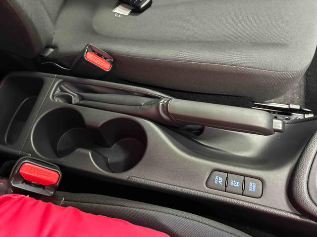 ヤリスハイブリッドＸ４ＷＤ　衝突安全防止機能　ナビゲーション　バックカメラ　クルーズコントロール　オートエアコン／ライト　ハロゲンヘッドランプ　ドラレコ　ＥＴＣ　チルトステアリング　シートリフター　サイドエアバッグ（秋田県）の中古車