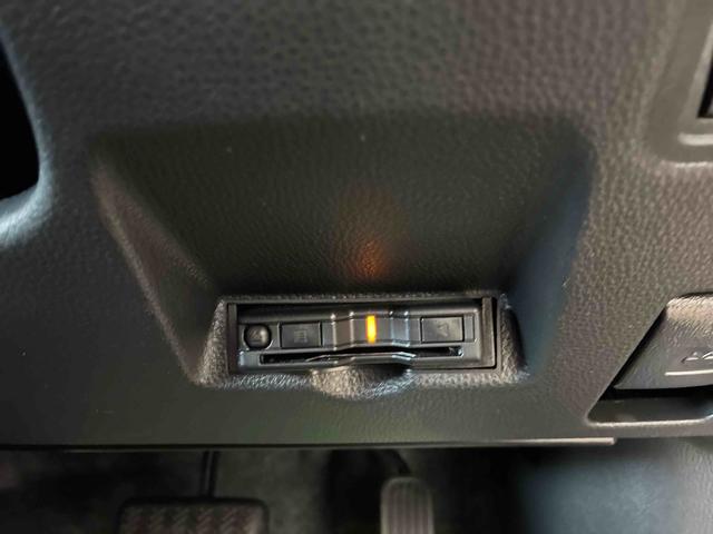 ヤリスハイブリッドＸ４ＷＤ　衝突安全防止機能　ナビゲーション　バックカメラ　クルーズコントロール　オートエアコン／ライト　ハロゲンヘッドランプ　ドラレコ　ＥＴＣ　チルトステアリング　シートリフター　サイドエアバッグ（秋田県）の中古車