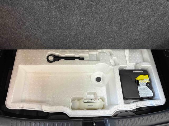 ヤリスハイブリッドＸ４ＷＤ　衝突安全防止機能　ナビゲーション　バックカメラ　クルーズコントロール　オートエアコン／ライト　ハロゲンヘッドランプ　ドラレコ　ＥＴＣ　チルトステアリング　シートリフター　サイドエアバッグ（秋田県）の中古車