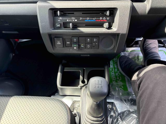 ハイゼットトラックスタンダード　農用スペシャルパートタイム４ＷＤ　純正ＣＤ　オートライト／ハイビーム　ハロゲンヘッドライト／フォグランプ　マニュアルエアコン　デフロック　コーナーセンサー　荷台作業灯　リヤ４枚リーフスプリング　ストロング防錆（秋田県）の中古車