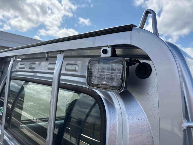 ハイゼットトラックスタンダード　農用スペシャルパートタイム４ＷＤ　純正ＣＤ　オートライト／ハイビーム　ハロゲンヘッドライト／フォグランプ　マニュアルエアコン　デフロック　コーナーセンサー　荷台作業灯　リヤ４枚リーフスプリング　ストロング防錆（秋田県）の中古車