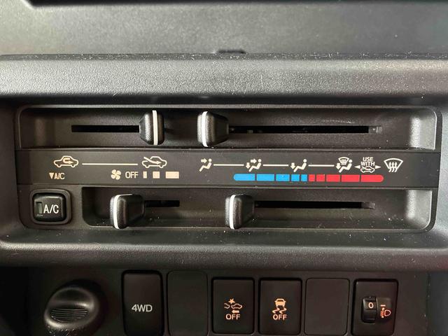 ハイゼットトラックジャンボＳＡIIIｔパートタイム４ＷＤ　スマアシＩＩＩ（衝突安全防止機能）　純正ＡＭＦＭ　キーレス　マニュアルエアコン　ＬＥＤヘッド／フォグランプ　パワーウィンドウ　デュアルエアバッグ　荷台灯　リヤ３枚リーフスプリング（秋田県）の中古車