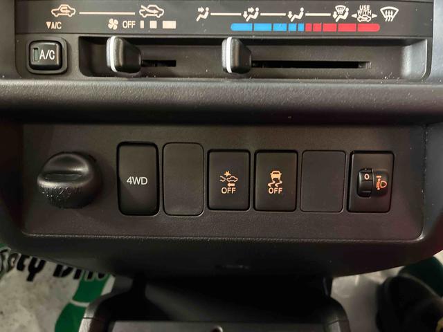 ハイゼットトラックジャンボＳＡIIIｔパートタイム４ＷＤ　スマアシＩＩＩ（衝突安全防止機能）　純正ＡＭＦＭ　キーレス　マニュアルエアコン　ＬＥＤヘッド／フォグランプ　パワーウィンドウ　デュアルエアバッグ　荷台灯　リヤ３枚リーフスプリング（秋田県）の中古車