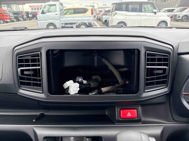 ミライースＬ　ＳＡIII４ＷＤ　オーディオレス　オートライト／ハイビーム　ハロゲンヘッドライト　キーレスエントリー　コーナーセンサー　マニュアルエアコン　ＶＳＣ（横滑り防止機能）　スマートアシスト（予防安全装置）（秋田県）の中古車