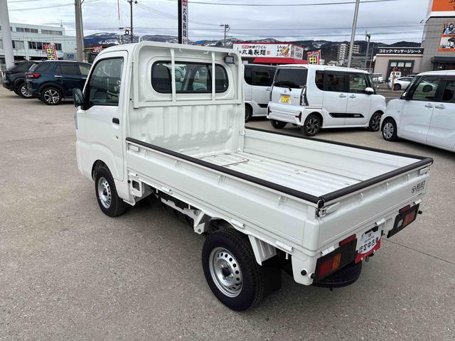 ハイゼットトラックスタンダード　農用スペシャルパートタイム４ＷＤ　デフロック　コーナーセンサー　ハロゲンヘッドライト　マニュアルエアコン　純正ラジオ　オートライト／ハイビーム　荷台作業灯　リヤ４枚リーフ　ＶＳＣ（横滑り防止機能）（秋田県）の中古車