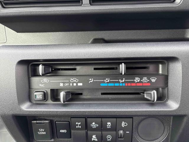 ハイゼットトラックスタンダード　農用スペシャルパートタイム４ＷＤ　デフロック　コーナーセンサー　ハロゲンヘッドライト　マニュアルエアコン　純正ラジオ　オートライト／ハイビーム　荷台作業灯　リヤ４枚リーフ　ＶＳＣ（横滑り防止機能）（秋田県）の中古車