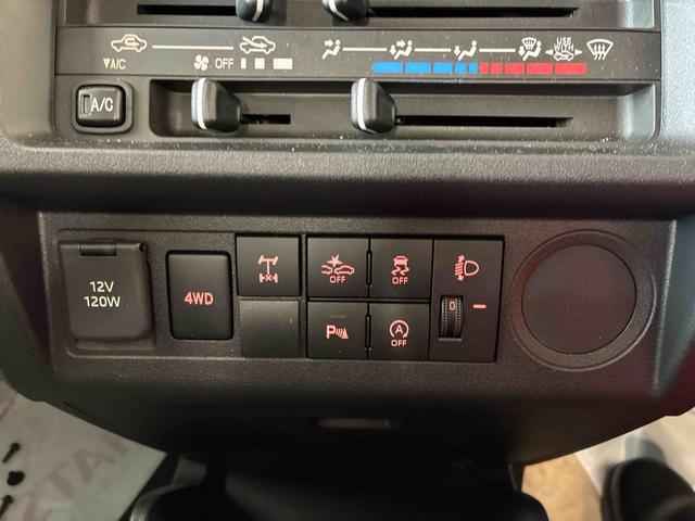 ハイゼットトラックスタンダード　農用スペシャルパートタイム４ＷＤ　スマアシ（衝突安全防止機能）５速マニュアル　純正ＡＭＦＭ　マニュアルエアコン　オートライト　ハロゲンヘッドランプ　荷台灯　リヤ４枚リーフスプリング　デュアルエアバ　コーナーセンサー（秋田県）の中古車