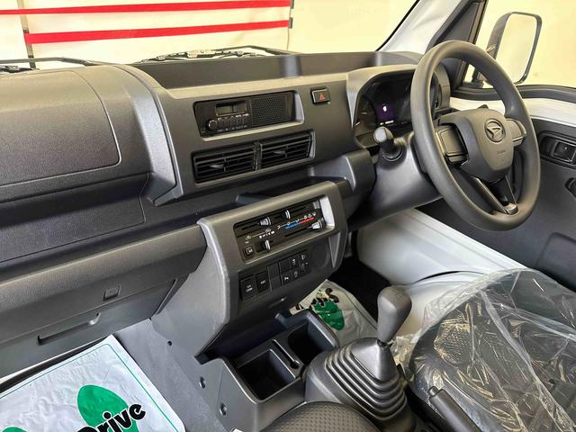 ハイゼットトラックスタンダード　スマートアシスト非装着車パートタイム４ＷＤ　純正ラジオ　ハロゲンヘッドライト　マニュアルエアコン　コーナーセンサー　ストロング防錆　リヤ４枚リーフスプリング　ＶＳＣ（衝突安全防止機能）　スマートアシスト（衝突安全防止機能）（秋田県）の中古車